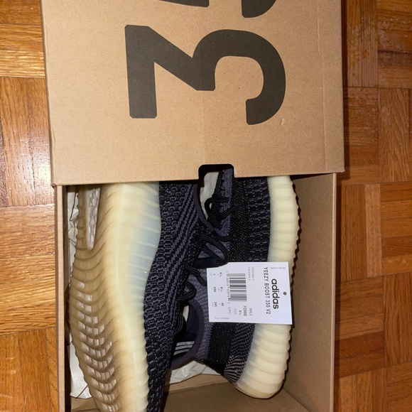 Yeezy Boost 350 V2 Carbon - Picture 4 of 6